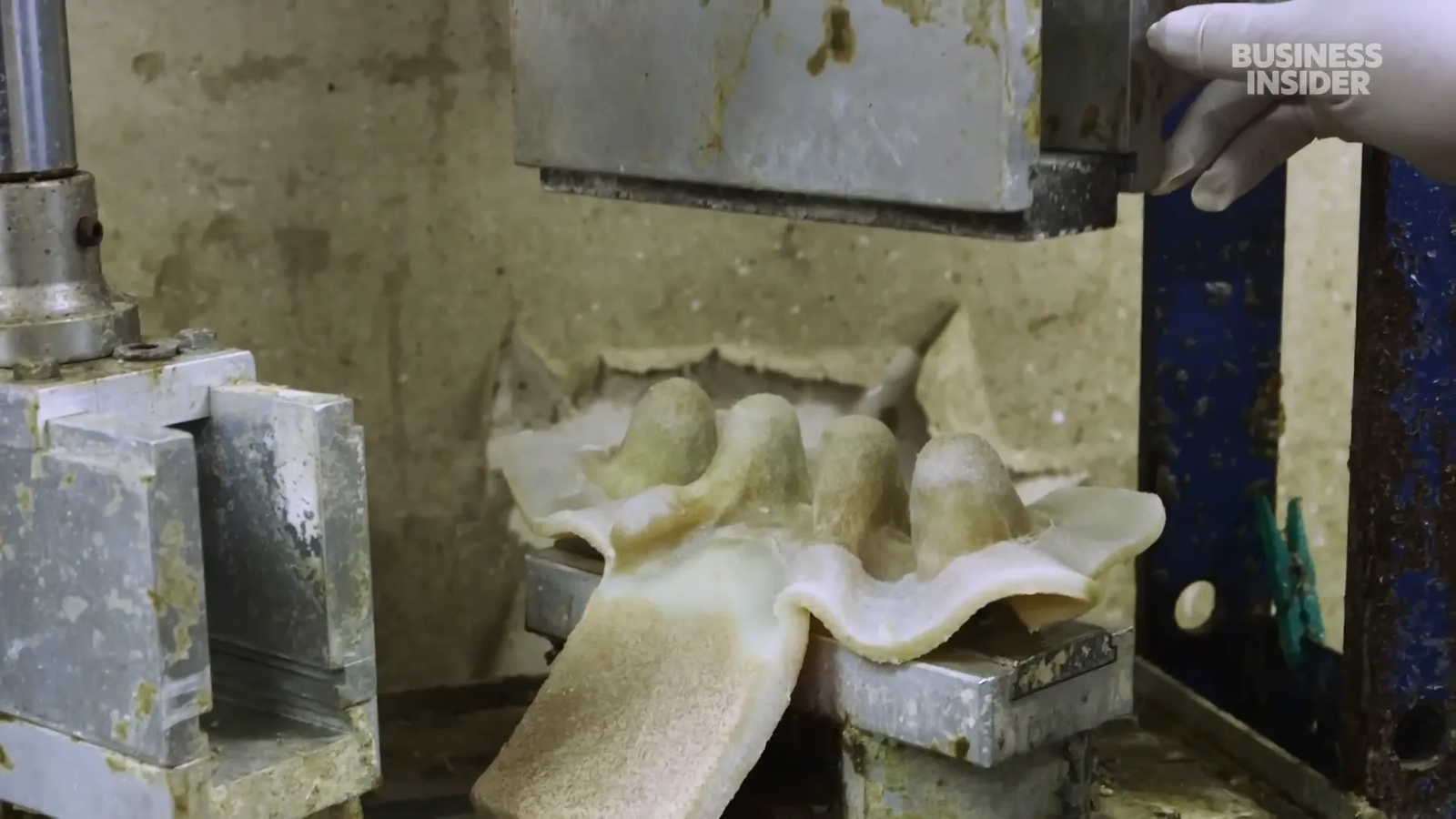 Shaping leather boxes for Tefillin